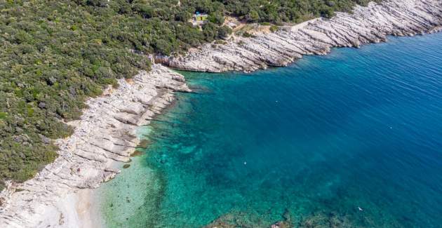 Cottage direct on the Kavran Beach