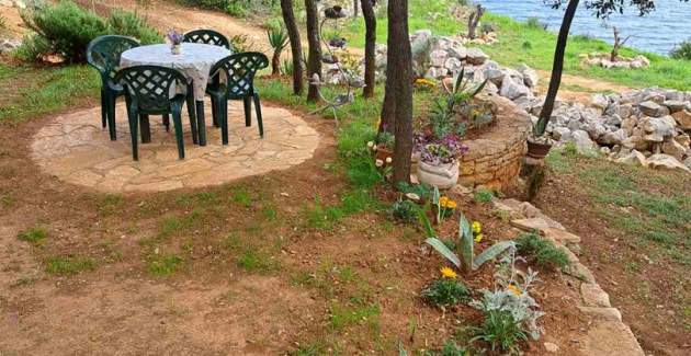 Cottage direttamente sulla spiaggia di Kavran