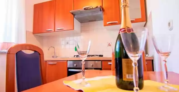 Apartman Edo A4 s balkonom, Pula