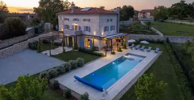 Villa Pi mit beheiztem Pool