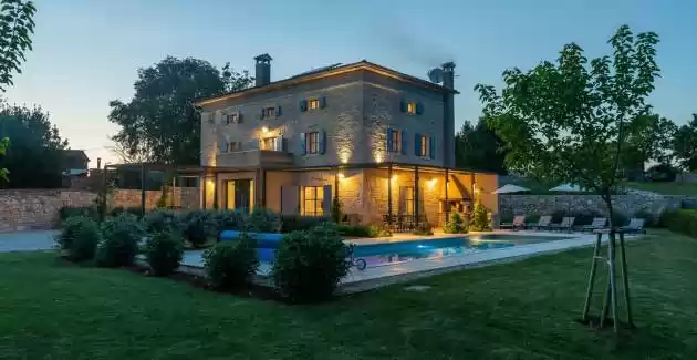 Villa Pi sa grijanim bazenom 