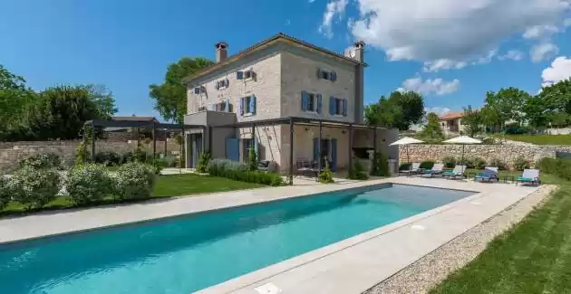 Villa Pi mit beheiztem Pool