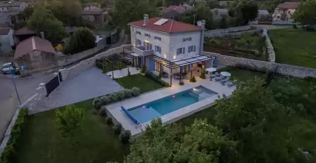 Villa Pi sa grijanim bazenom 