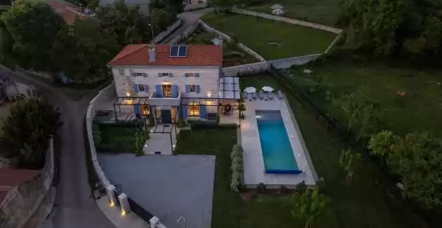 Villa Pi sa grijanim bazenom 