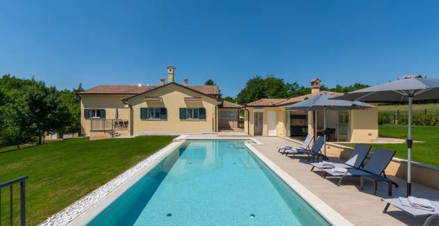 Holiday House Mateo with private infinity Pool