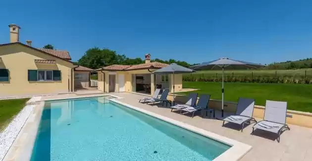 Holiday House Mateo with private infinity Pool