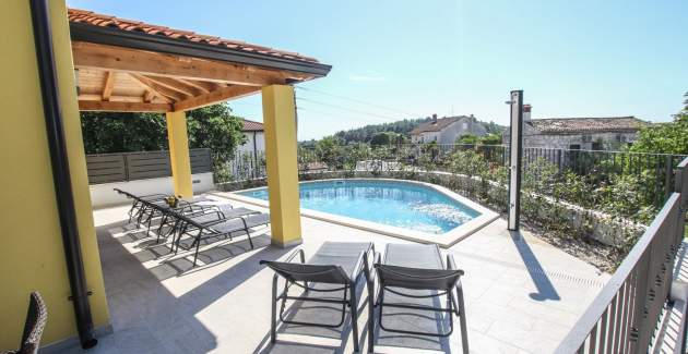 Villa Cecilia mit privatem Pool in der Nähe von Aquacolors