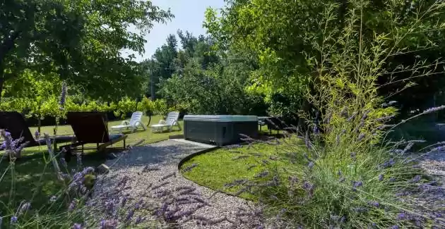Schöne Hütte mit Jacuzzi in der Nähe von Labin
