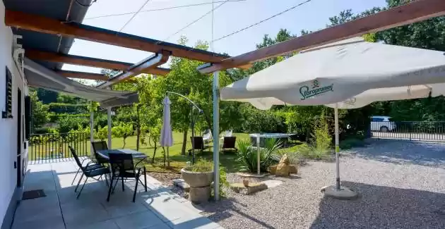 Schöne Hütte mit Jacuzzi in der Nähe von Labin