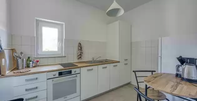 Schöne Hütte mit Jacuzzi in der Nähe von Labin