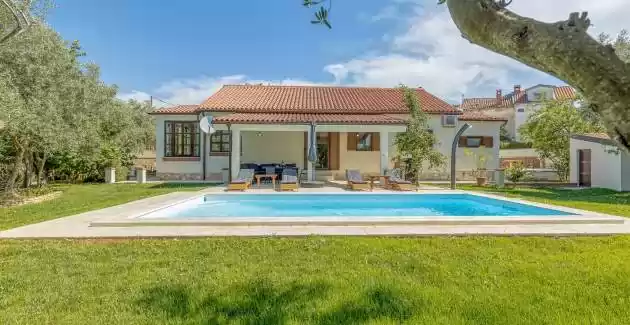 Holiday House Agatta with Private Pool