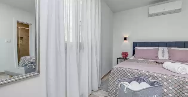 Nilda Rooms / Luxury Double Bedroom No.1