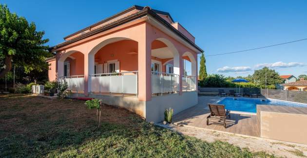 Apartment Mariuccia with Private Pool