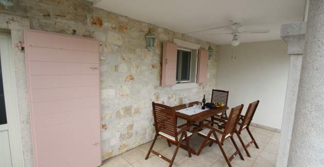 Ferienwohnung Marija Kastelir mit Balkon und Gartenblick