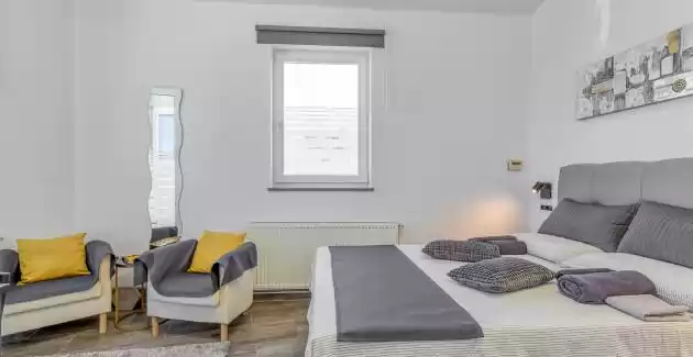 Nido / Studio-Apartment Stela