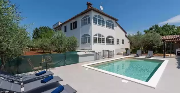 Ferienhaus Korsa mit privatem Pool