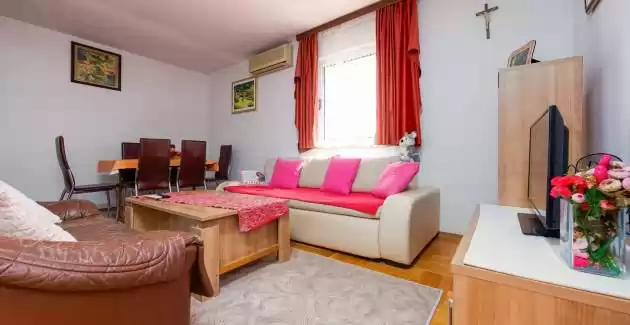 Apartment Lucija Okrug Gornji