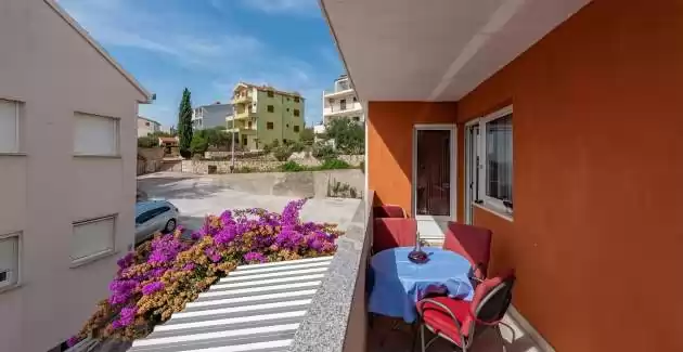 Apartment Lucija Okrug Gornji