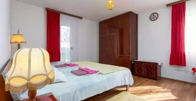 Apartment Lucija Okrug Gornji