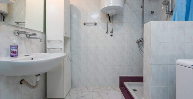 Apartment Lucija Okrug Gornji