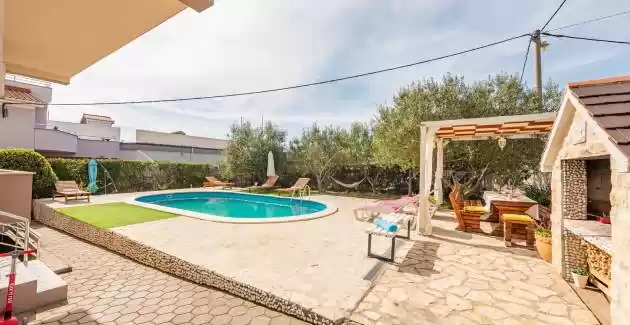 Kiara con piscina privata