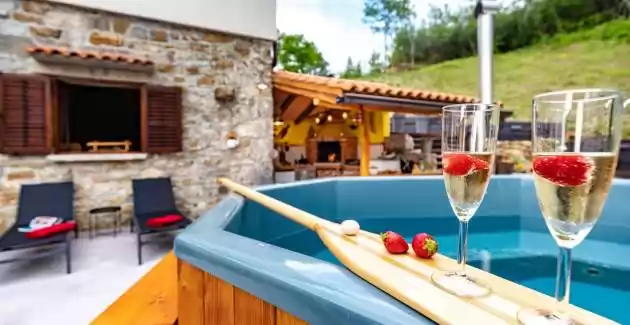 Ferienhaus Raspor mit Jacuzzi