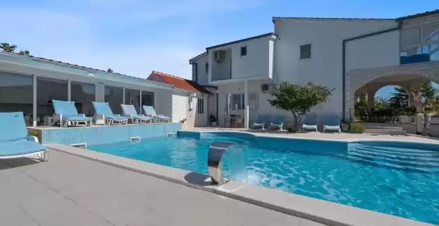 Villa Almas mit beheiztem Pool