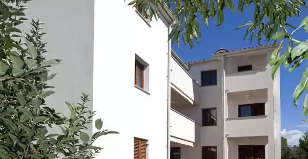 Spazioso Appartamento Beakovic II con Balcone e Vista Mare