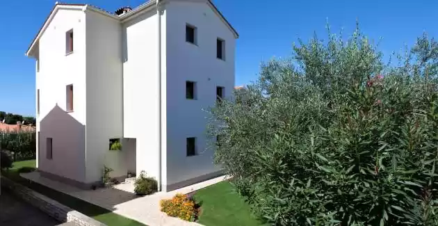 Geräumige Ferienwohnung Beakovic II mit Balkon und Meerblick