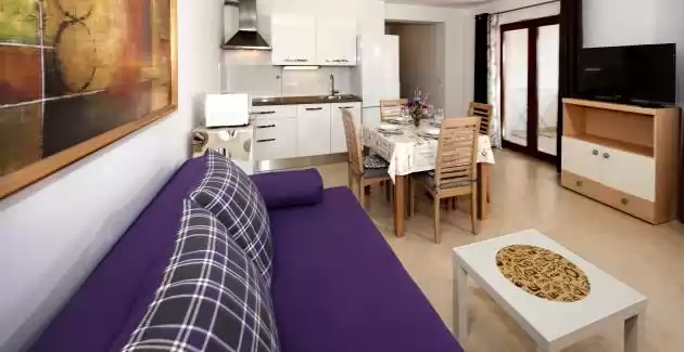 Geräumige Ferienwohnung Beakovic II mit Balkon und Meerblick