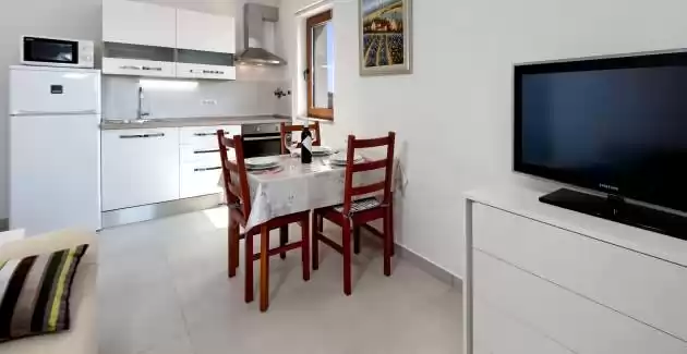 Nice Apartment Beakovic IV on the Second Floor with Sea view