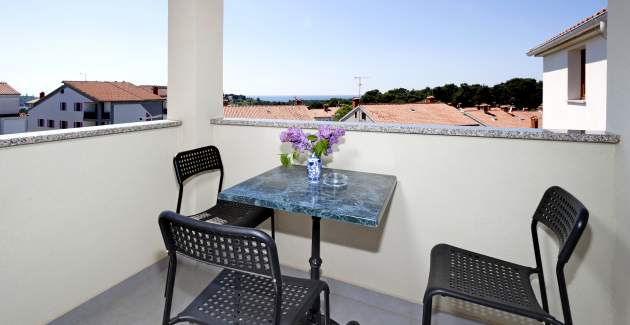 Nice Apartment Beakovic IV on the Second Floor with Sea view