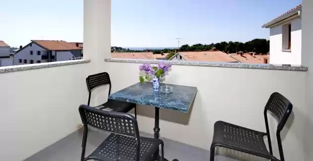 Apartment Beakovic IV on the Second Floor with Sea view