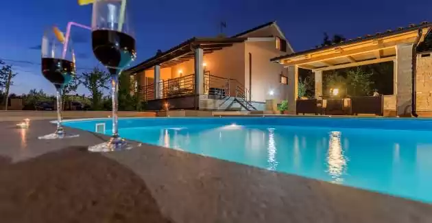 Villa Lucia con piscina riscaldata a Dignano