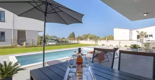 Holiday House Lippa with Private Pool