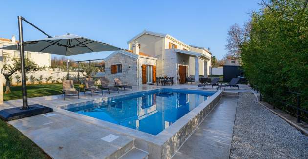 Villa Alloro Muntrilj with pool