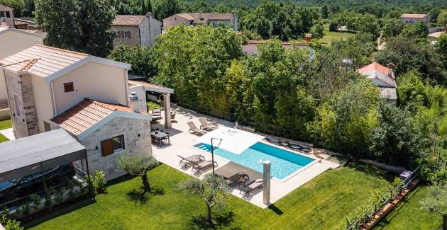 Villa Alloro Muntrilj with pool