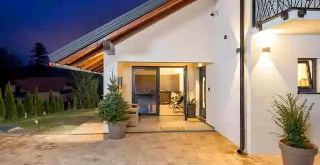 Villa Bajer with Whirlpool, Fužine