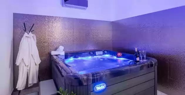 Villa Bajer with Whirlpool, Fužine