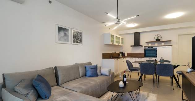 Residence Nar / Two-Bedroom Apartment  No.5 with Balcony