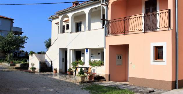 Apartment Livio II A3 with Parking in front of the house and a Garden