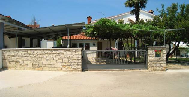 Two-Bedroom Apartment Luisa with Balcony