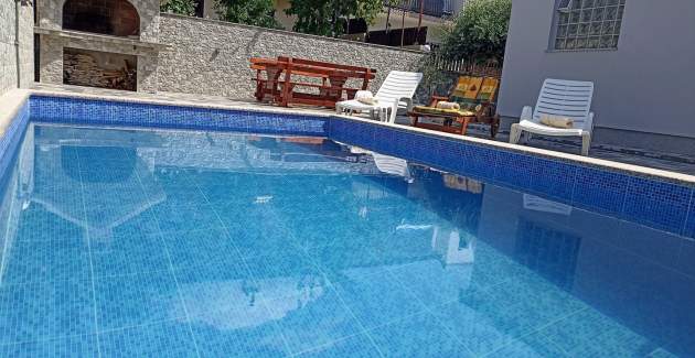 Holiday House Larma with private Pool