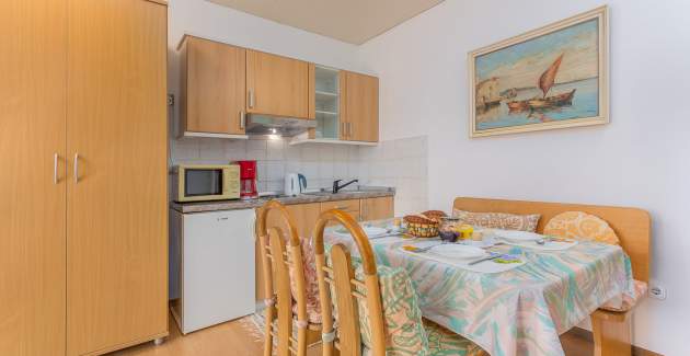 Apartman Ljiljana I s terasom i roštiljem