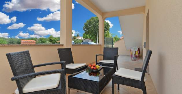 Apartment Dvori mit privatem Pool und Grill