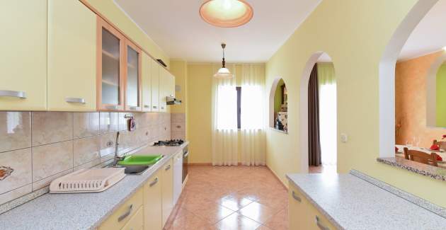 Apartment Dvori with Private Pool and BBQ