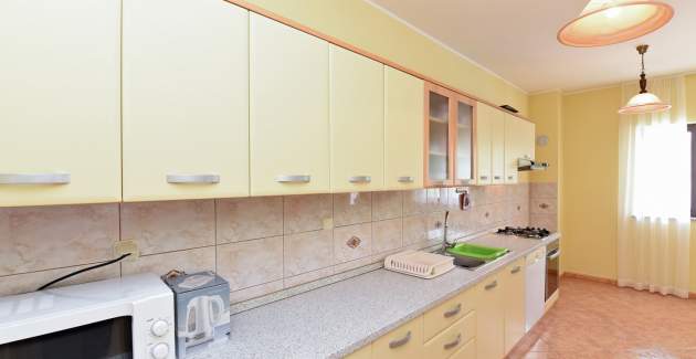 Apartment Dvori mit privatem Pool und Grill