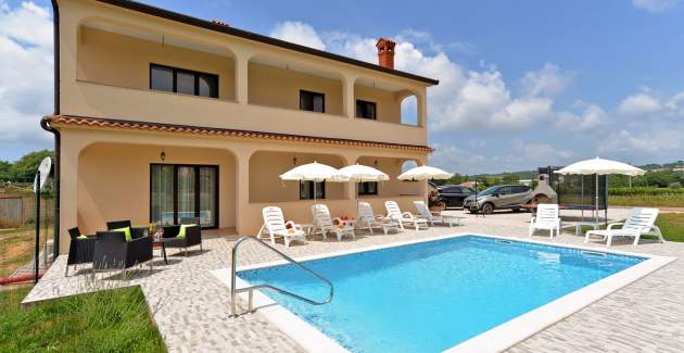 Apartment Dvori mit privatem Pool und Grill