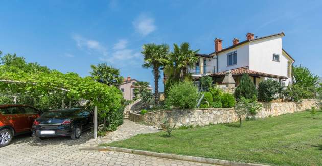 Apartment Ljiljana II with Balcony and Sea View