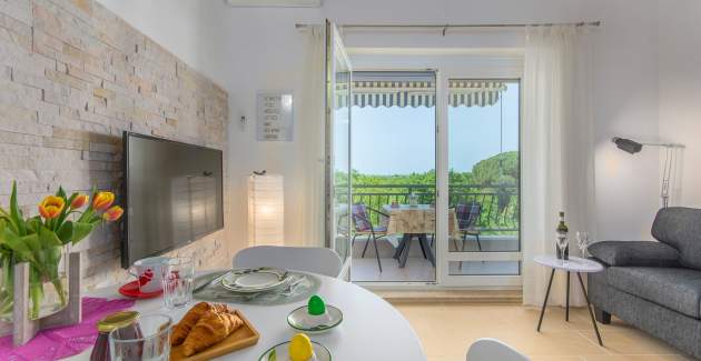 Apartment Ljiljana II with Balcony and Sea View